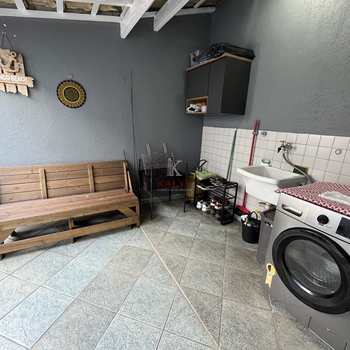 Sobrado em Praia Grande, bairro Canto do Forte