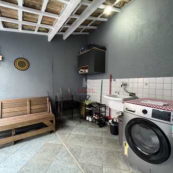 Sobrado em Praia Grande, bairro Canto do Forte