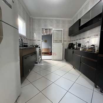 Sobrado em Praia Grande, bairro Canto do Forte