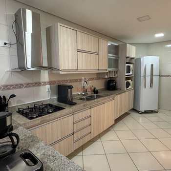 Apartamento em Praia Grande, bairro Guilhermina