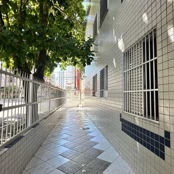 Kitnet em Praia Grande, bairro Guilhermina