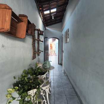 Casa em Praia Grande, bairro Maracanã