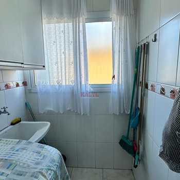 Apartamento em Praia Grande, bairro Guilhermina
