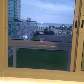 Apartamento em Praia Grande, bairro Boqueirão