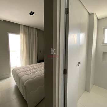 Apartamento em Praia Grande, bairro Guilhermina