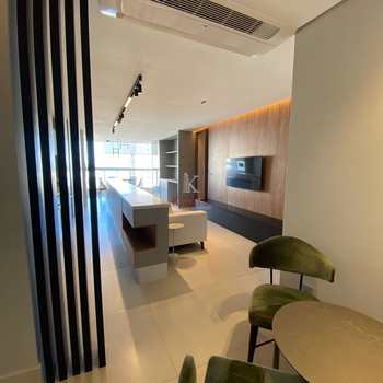 Apartamento em Praia Grande, bairro Guilhermina
