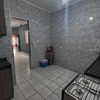 Sobrado em Praia Grande, bairro Guilhermina