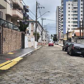 Sobrado em Praia Grande, bairro Guilhermina