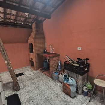 Sobrado em Praia Grande, bairro Guilhermina