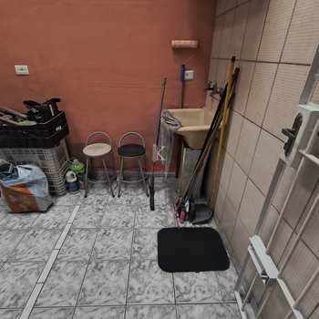 Sobrado em Praia Grande, bairro Guilhermina