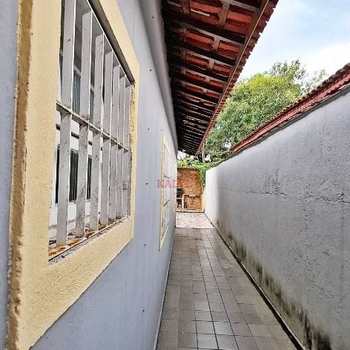 Casa em Praia Grande, bairro Maracanã
