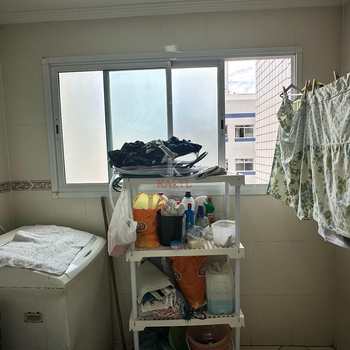 Apartamento em Praia Grande, bairro Guilhermina