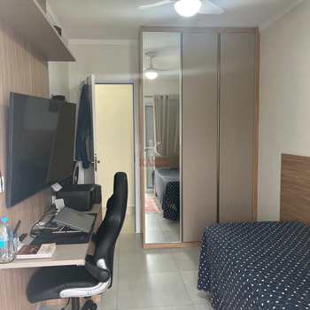 Apartamento em Praia Grande, bairro Guilhermina
