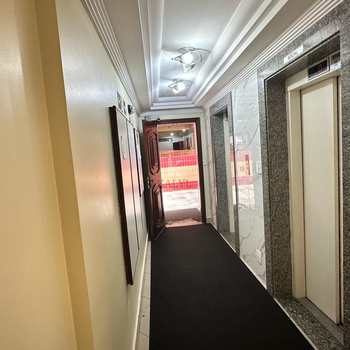 Apartamento em Praia Grande, bairro Guilhermina