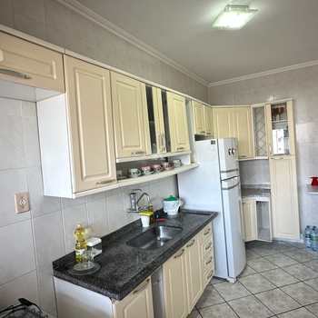 Apartamento em Praia Grande, bairro Guilhermina