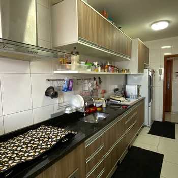 Apartamento em Praia Grande, bairro Guilhermina