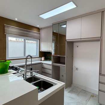 Casa em Praia Grande, bairro Canto do Forte