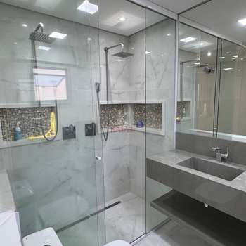 Casa em Praia Grande, bairro Canto do Forte