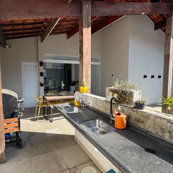 Casa em Praia Grande, bairro Canto do Forte