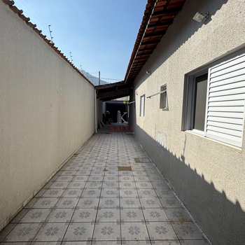 Casa em Praia Grande, bairro Canto do Forte