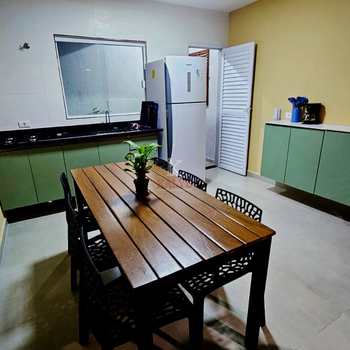 Sobrado de Condomínio em Praia Grande, bairro Balneário Maracanã