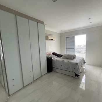 Apartamento em Praia Grande, bairro Tupi