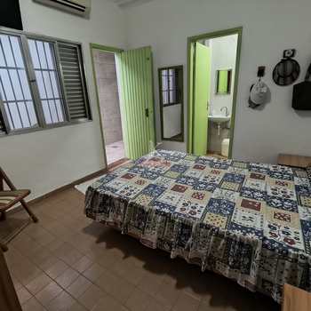 Casa em Praia Grande, bairro Guilhermina