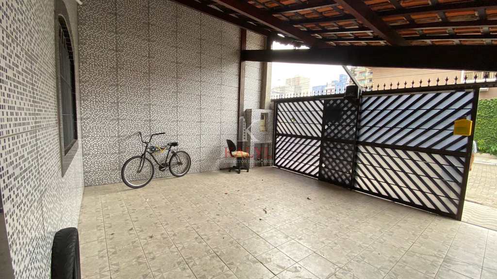 Casa em Praia Grande, no bairro Guilhermina
