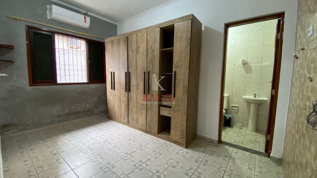 Casa em Praia Grande, no bairro Guilhermina