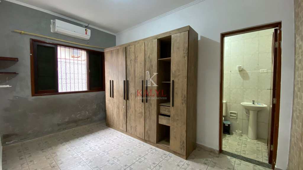 Casa em Praia Grande, no bairro Guilhermina