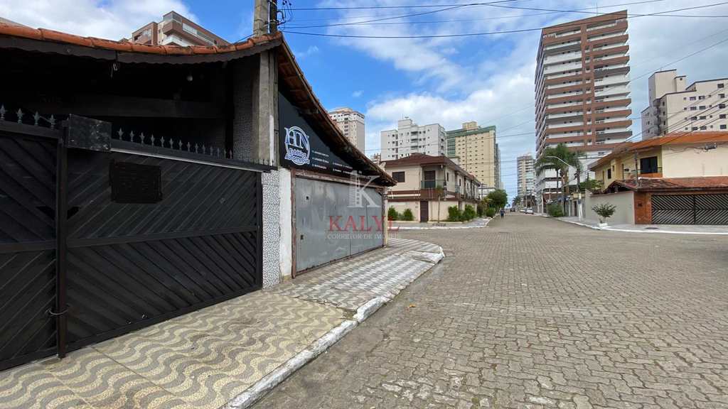 Casa em Praia Grande, no bairro Guilhermina