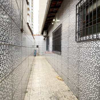 Casa em Praia Grande, bairro Guilhermina