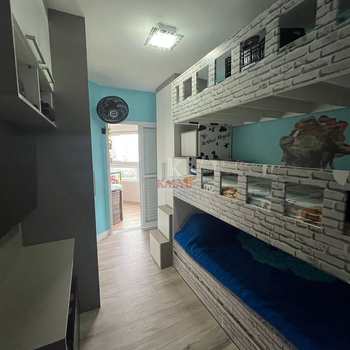 Apartamento em Praia Grande, bairro Guilhermina