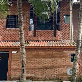 Sobrado em Praia Grande, bairro Guilhermina