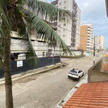 Sobrado em Praia Grande, bairro Guilhermina