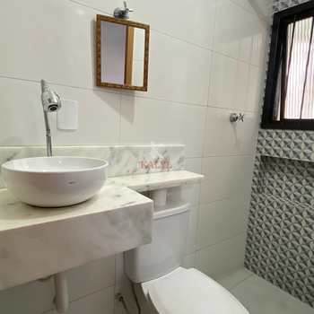 Sobrado em Praia Grande, bairro Guilhermina