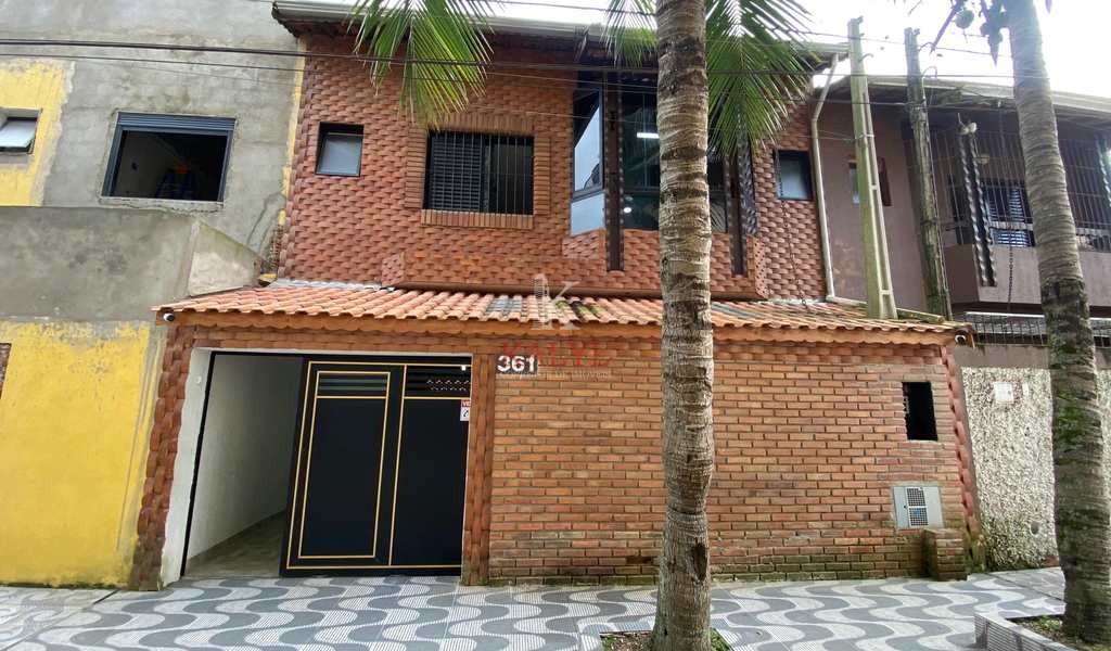 Sobrado em Praia Grande, bairro Guilhermina