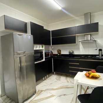 Sobrado em Praia Grande, bairro Guilhermina