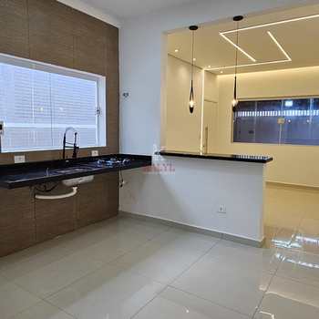 Casa em Praia Grande, bairro Caiçara