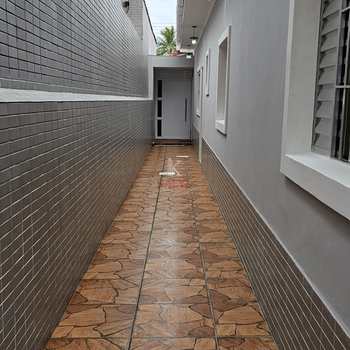 Casa em Praia Grande, bairro Caiçara