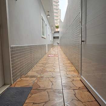 Casa em Praia Grande, bairro Caiçara