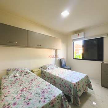 Apartamento em Praia Grande, bairro Canto do Forte