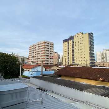Sobrado em Praia Grande, bairro Guilhermina