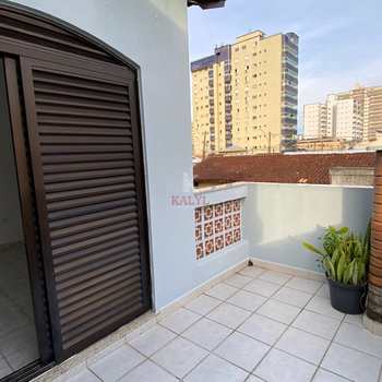 Sobrado em Praia Grande, bairro Guilhermina