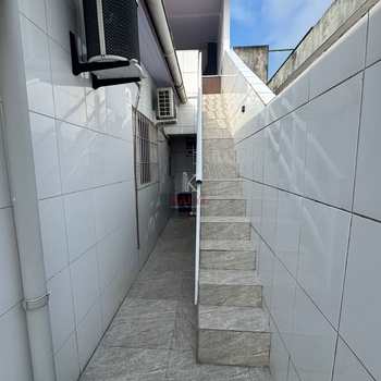 Casa em Praia Grande, bairro Canto do Forte