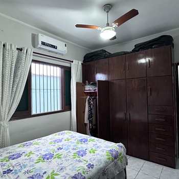 Casa em Praia Grande, bairro Aviação
