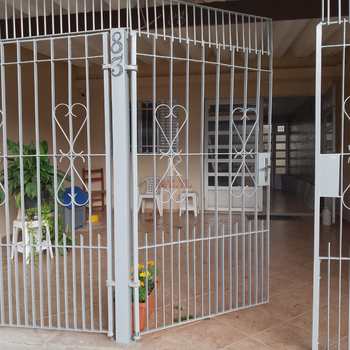 Casa em Praia Grande, bairro Boqueirão