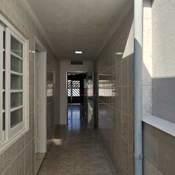 Casa em Praia Grande, bairro Mirim