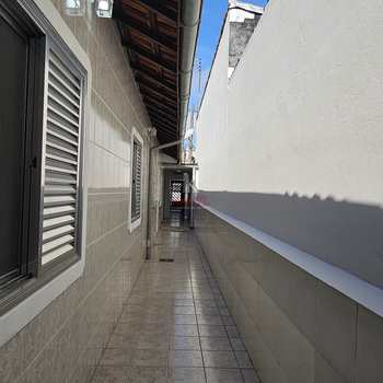 Casa em Praia Grande, bairro Mirim