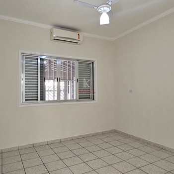 Casa em Praia Grande, bairro Mirim